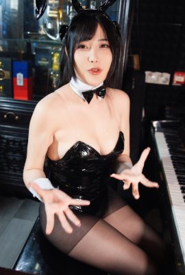 Cosplay 糖果果candy – 黑胶兔兔2 Set.01