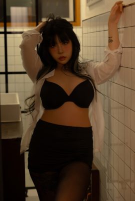 Lee Yuin 유인, Photobook ‘Girl Next Door’ Set.01